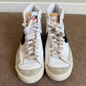 Nike Blazer Mid 77 Sneakers